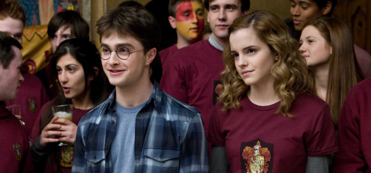 Daniel Radcliffe e Emma Watson em Harry Potter e o Enigma do Príncipe